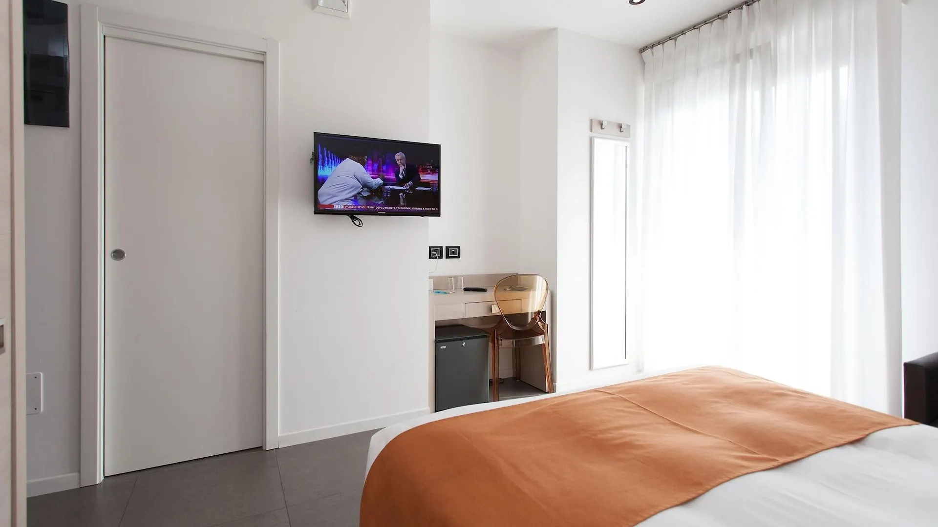 Hotel Adlon ليدو دي يسولو
