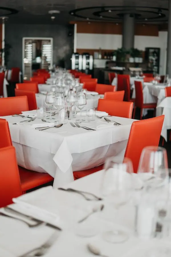 Hotel Adlon ليدو دي يسولو