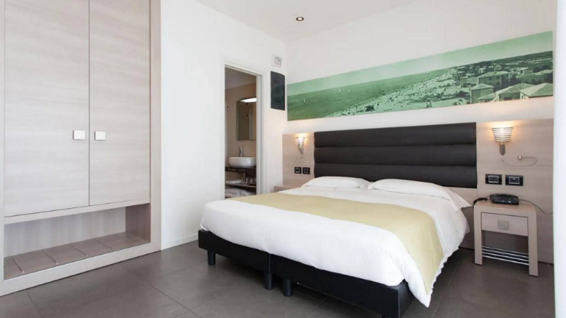 Hotel Adlon ليدو دي يسولو