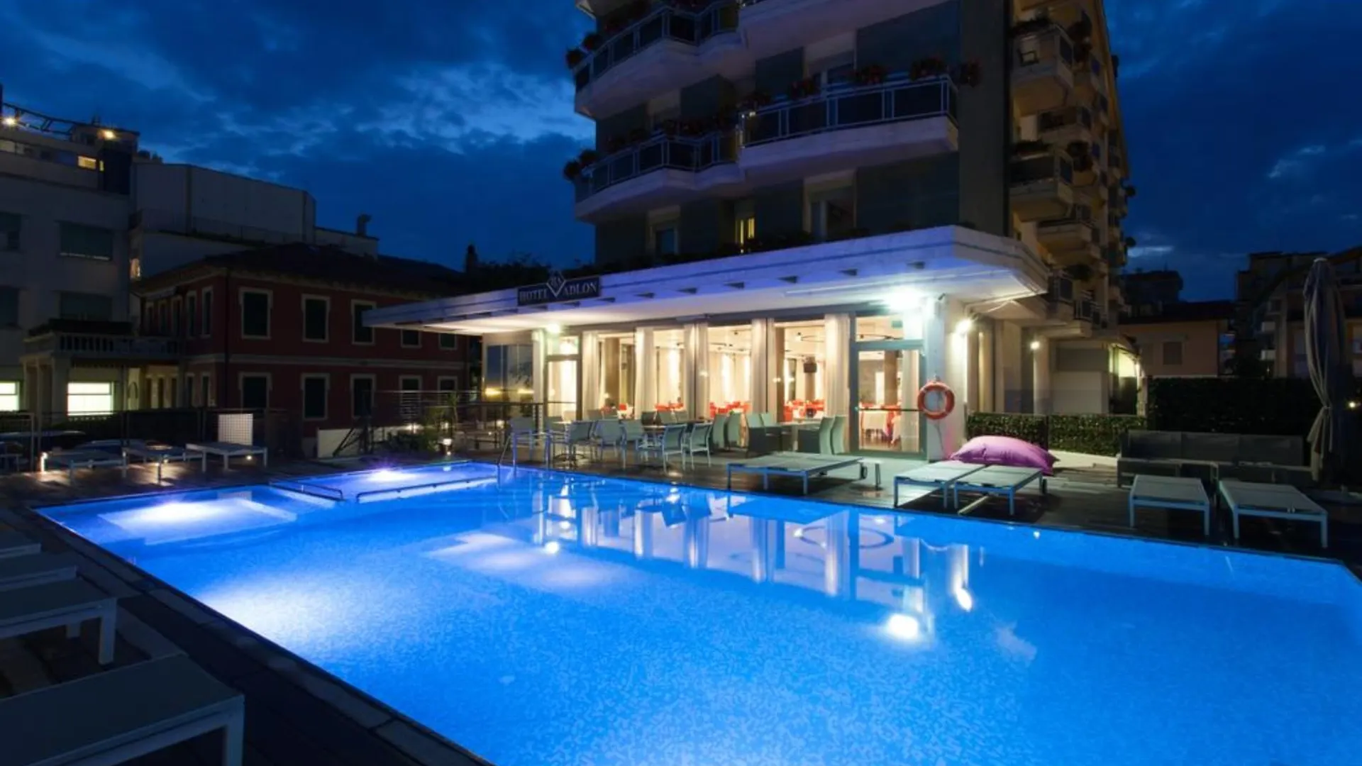 Hotel Adlon ليدو دي يسولو